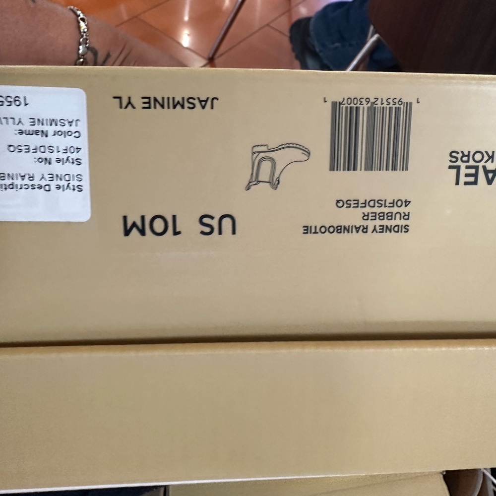 Michael Kors boots - Picture 2 of 6